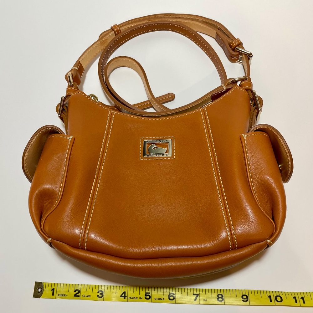 Dooney & Bourke Tan Leather Hobo Crossbody Bag Duck Logo Adjustable Strap NWOT - Picture 5 of 14